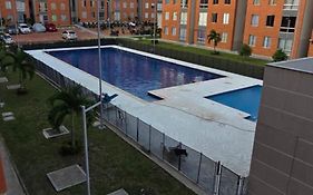 Apartamento con parqueadero y piscina